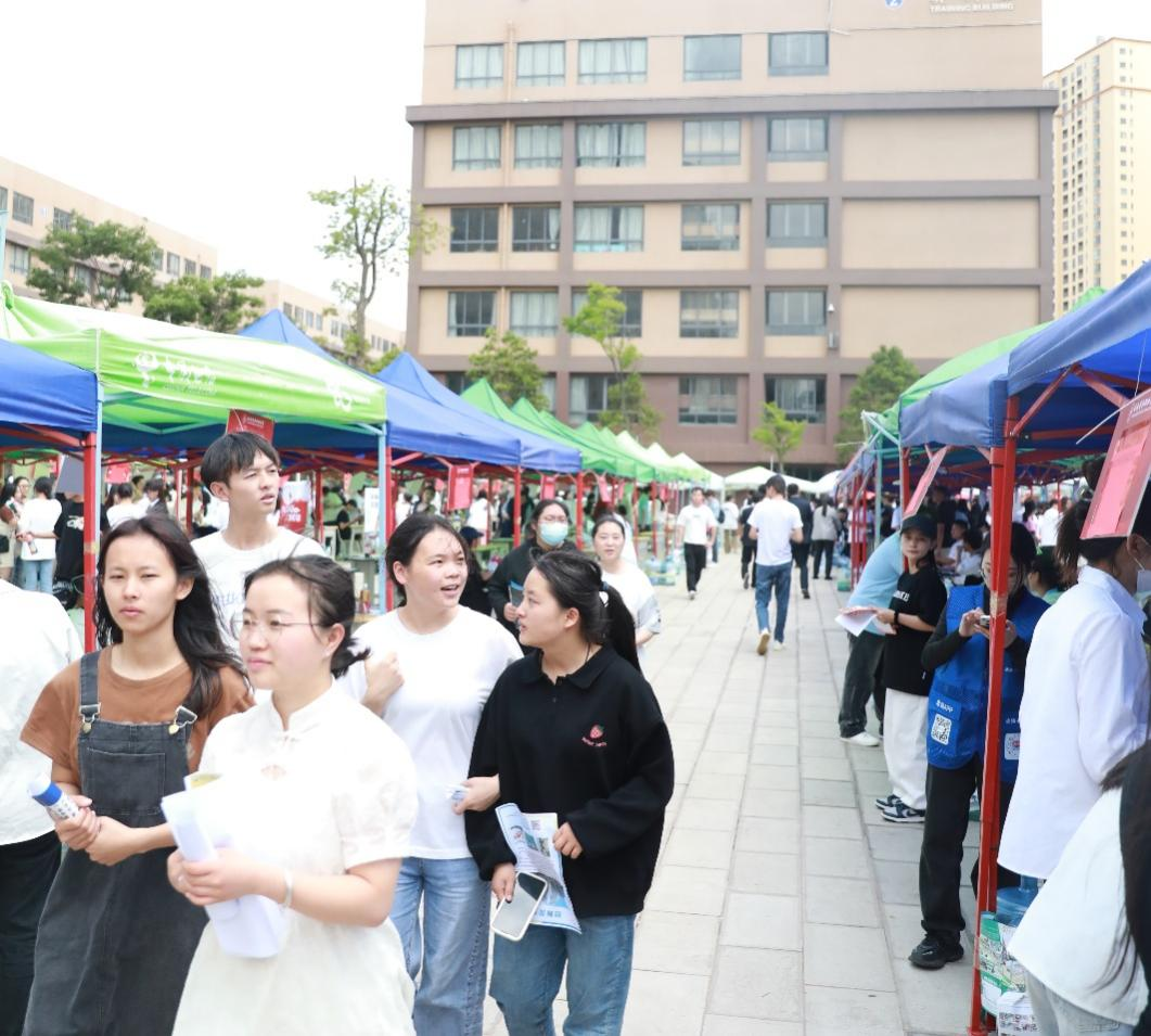 春暖花开 “职”为你来 金年金字招牌诚信至上举办2024届毕业生双选会