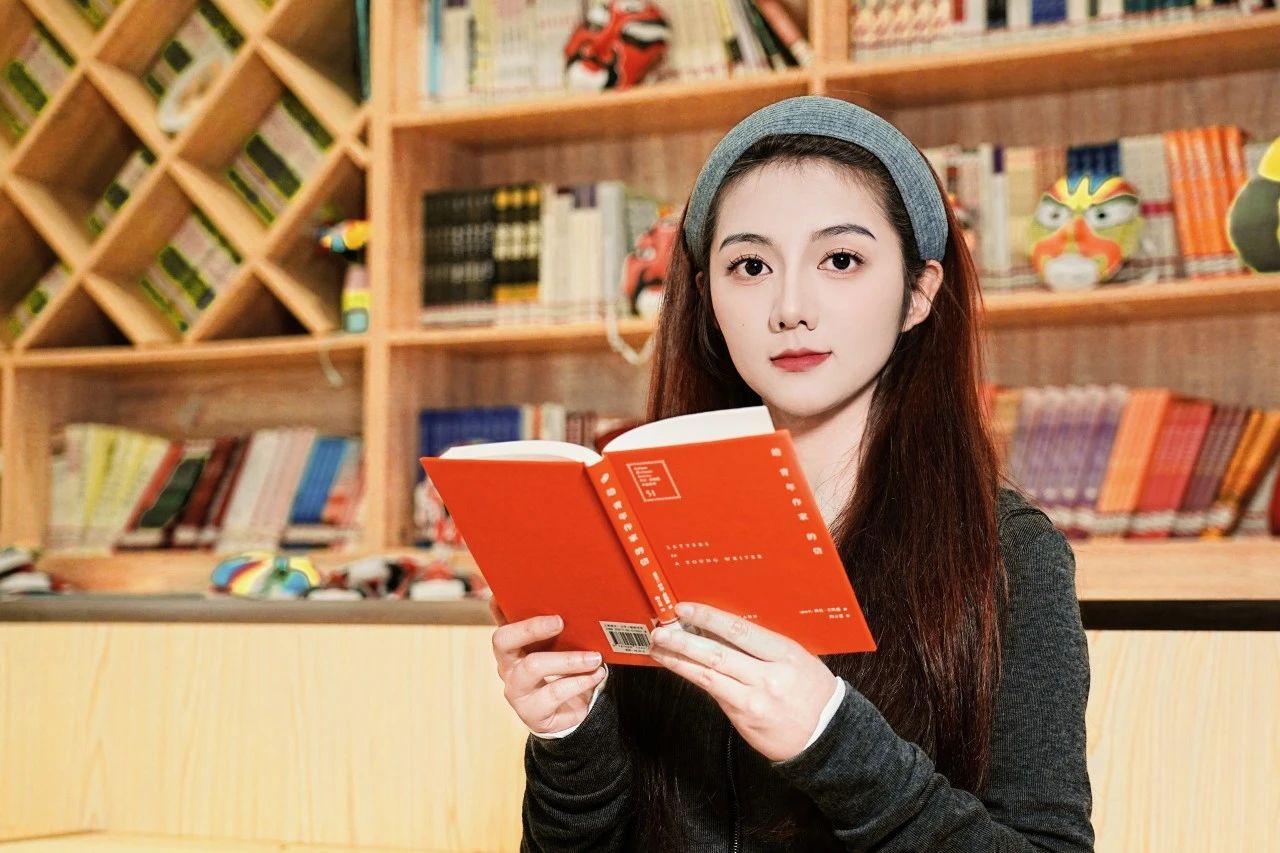 走进云商 | 在书页间遇见云商的温柔