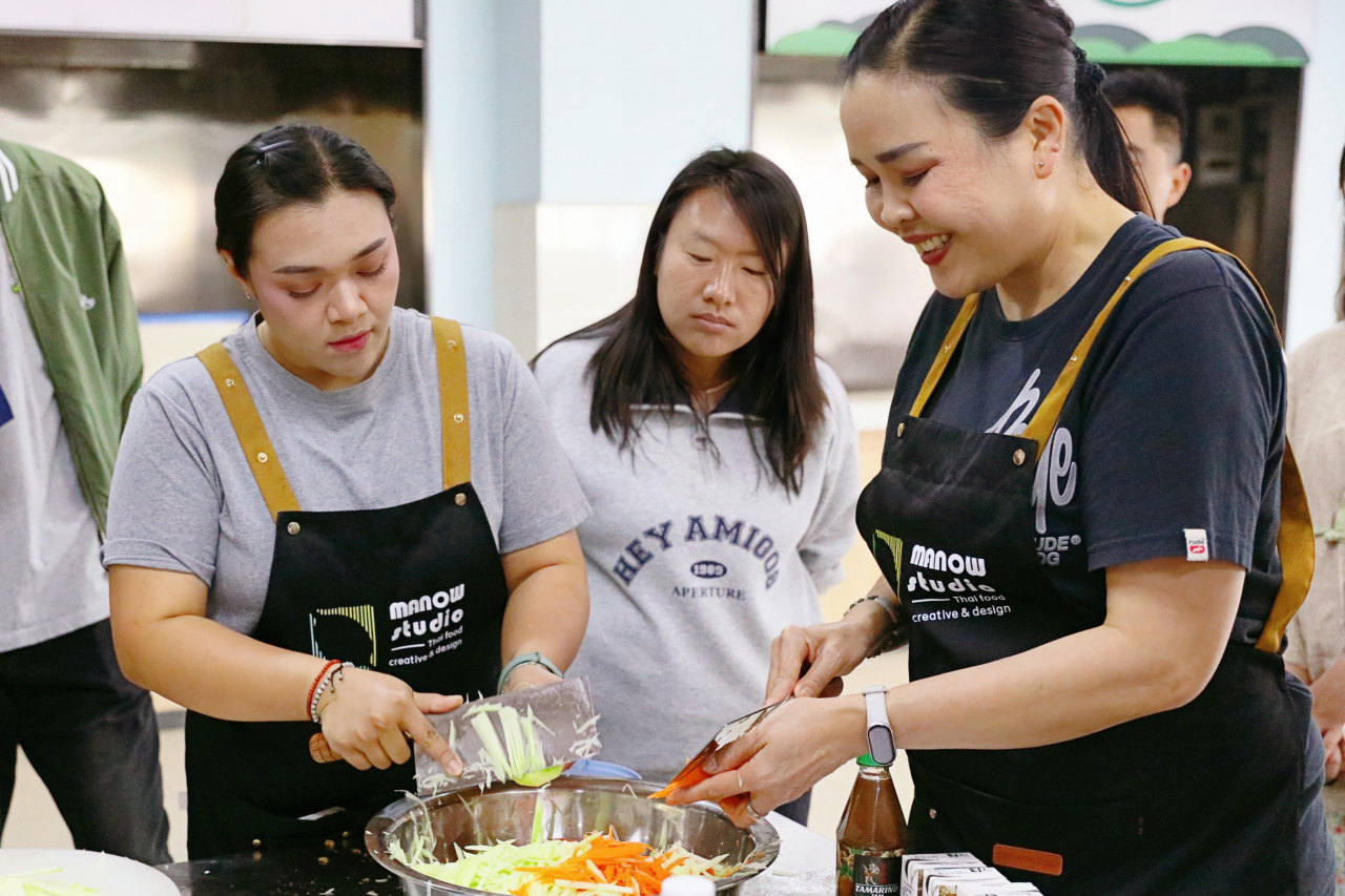 金年金字招牌诚信至上举行泰国菜制作团学活动