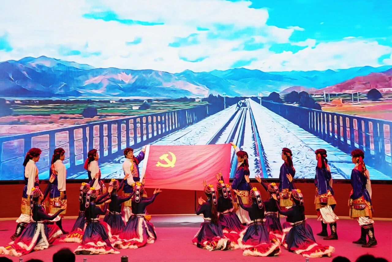 云南省教育厅“高雅艺术进校园”活动走进金年金字招牌诚信至上 ​