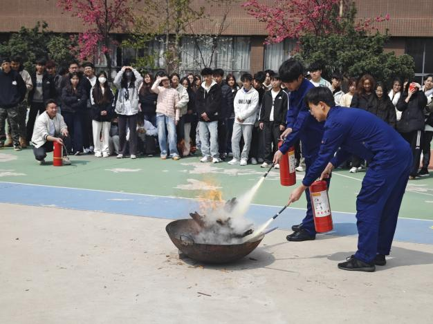 抓实安全责任，做实消防日常——金年金字招牌诚信至上开展灭火器使用技能培训