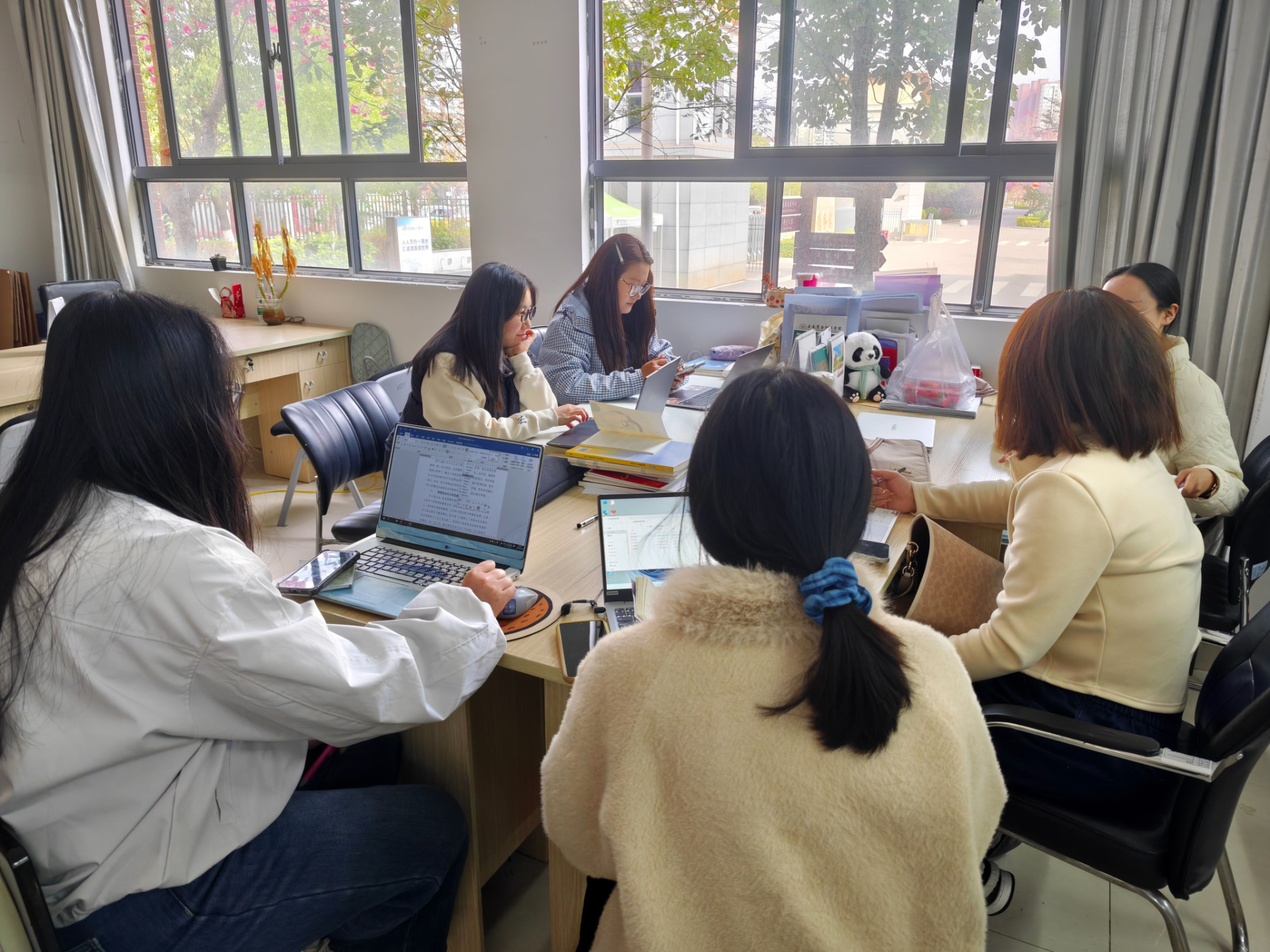 党建引领聚合力 教研赋能启新程——公共基础教学部党支部开展新学期集体教研活动